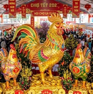 điêu khắc mô hình con gà linh vật tết