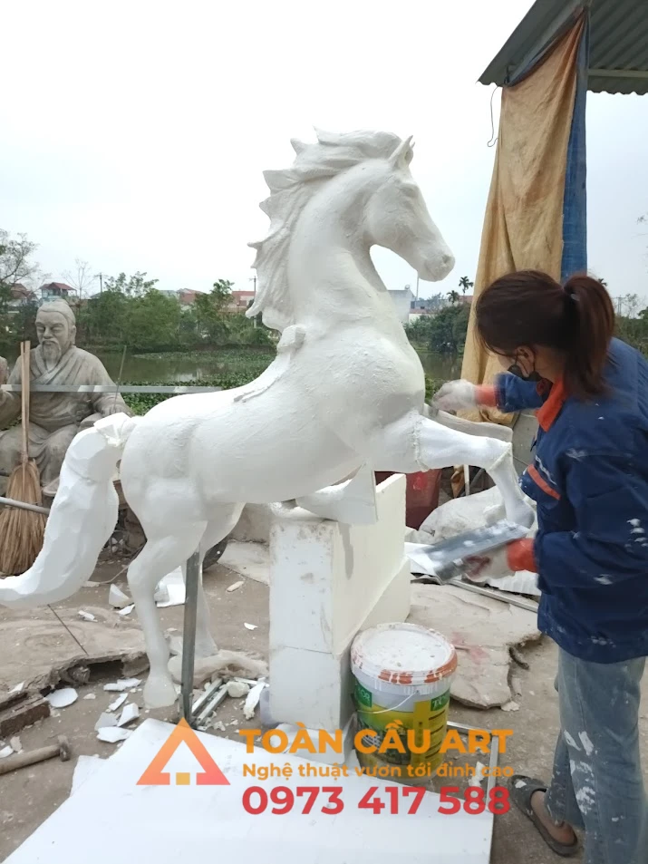 mau-tuong-con-ngua-co-canh-bang-xop mẫu tượng con ngựa có cánh băng xốp